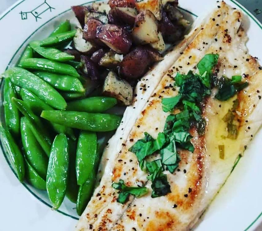 Fish, roasted potatoes and green peas